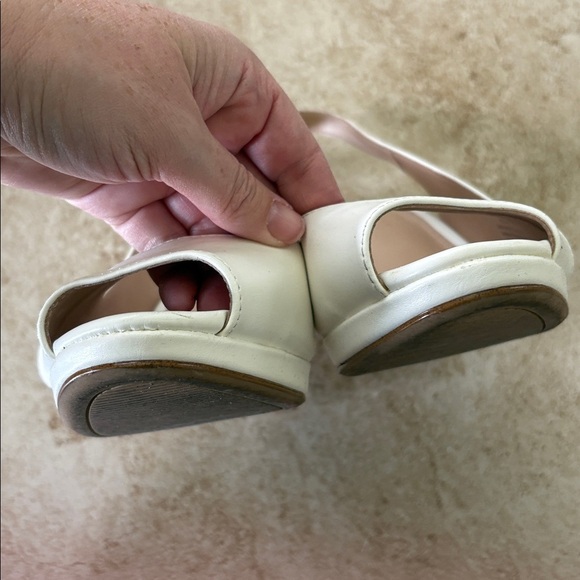 KELLY & KATIE Nerani White Heels size 9.5 - Picture 6 of 10